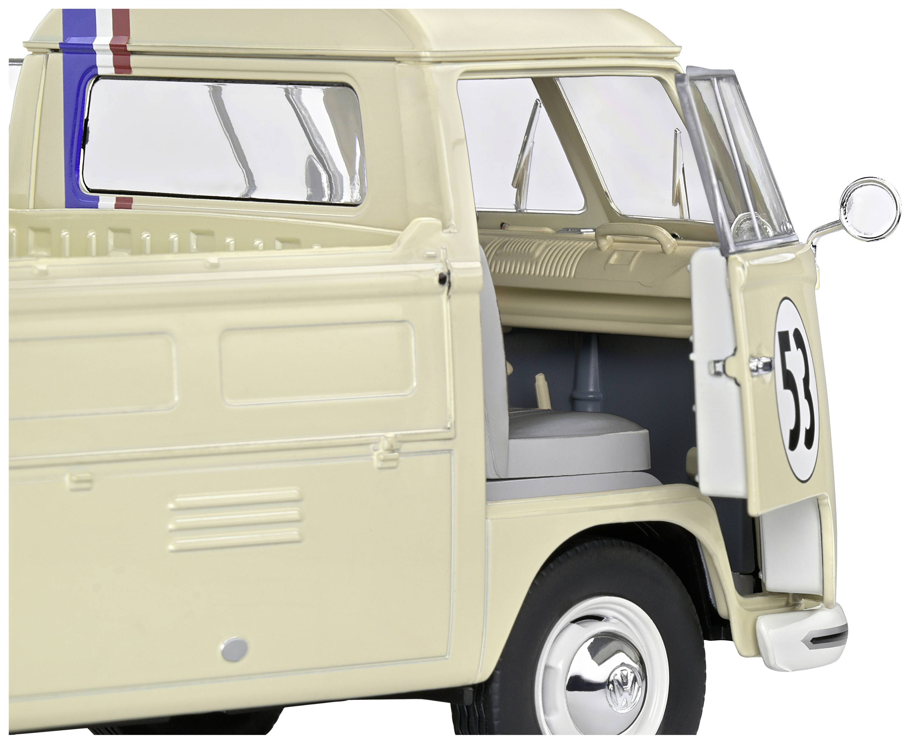 Ein cremefarbener Oldtimer-Transporter mit der Nummer '53' auf der Tür, blauer und roter Streifen auf der Ladefläche, geöffnete Fahrertür.