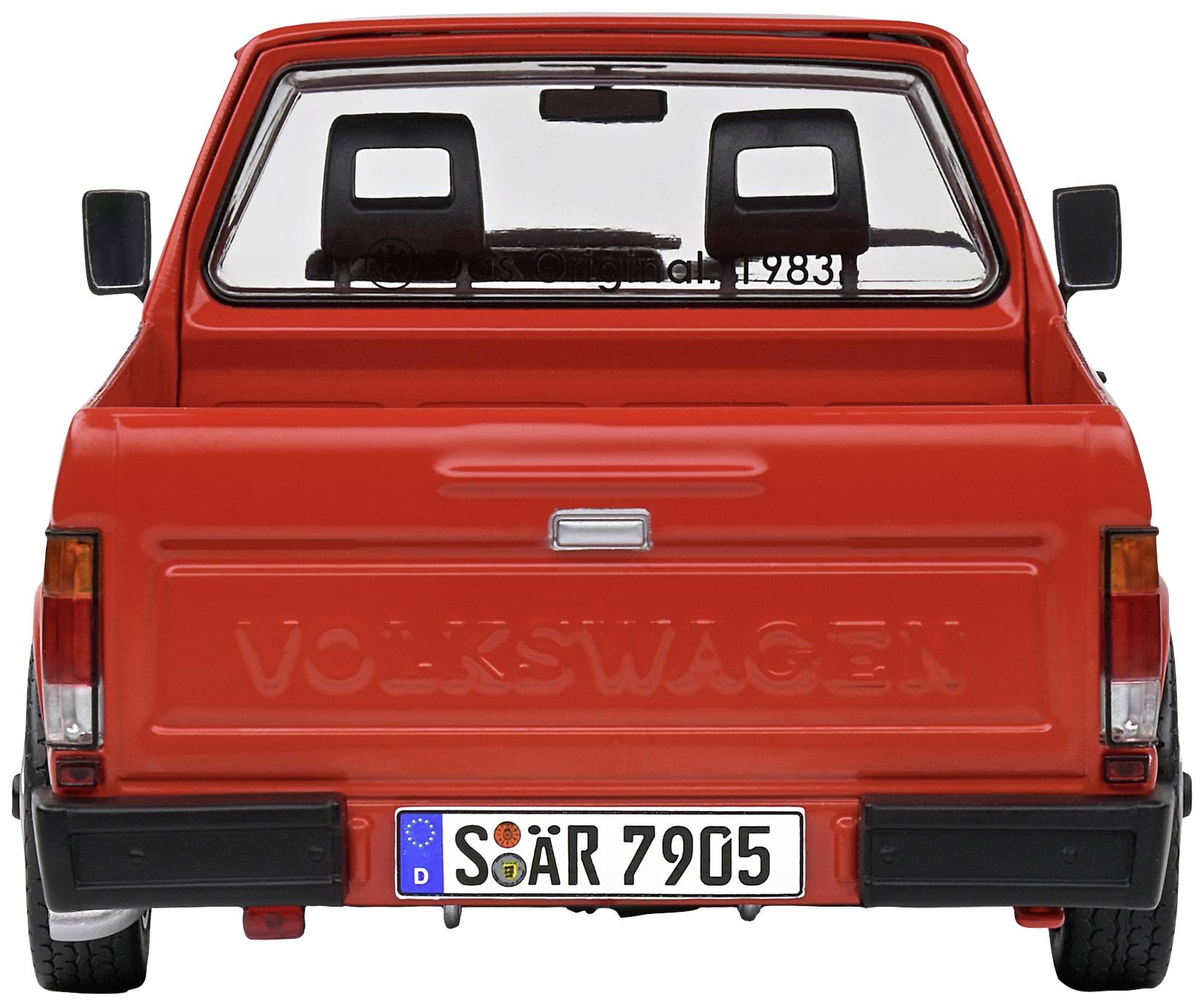 Roter Volkswagen-Pickup von hinten mit dem Baujahr '1983' auf der Heckscheibe und deutschem Nummernschild 'SO-AR 7905'.