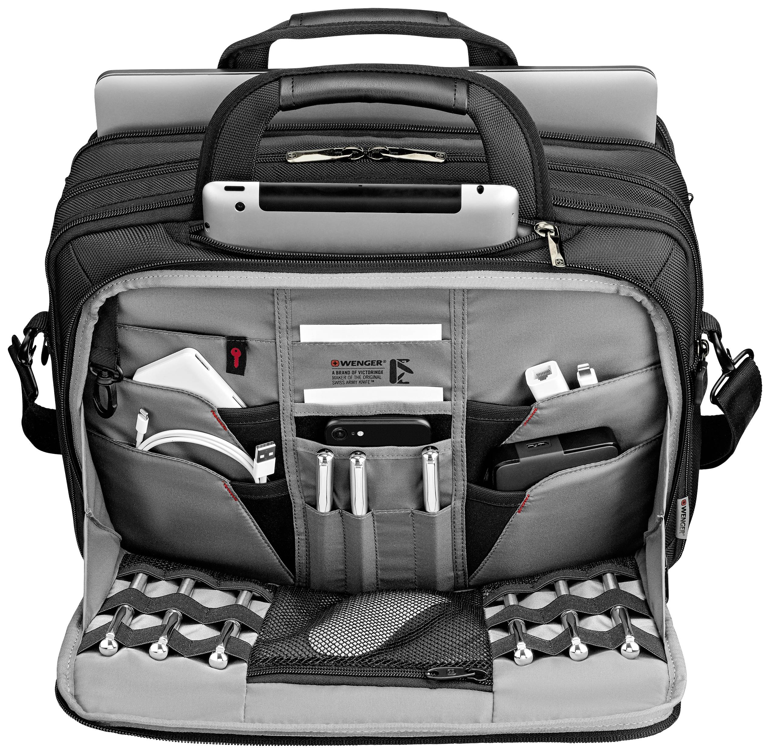 Eine geöffnete schwarze Aktentasche mit mehreren Fächern, gefüllt mit Büroartikeln wie Stiften und elektronischen Geräten, Laptop im hinteren Fach.
