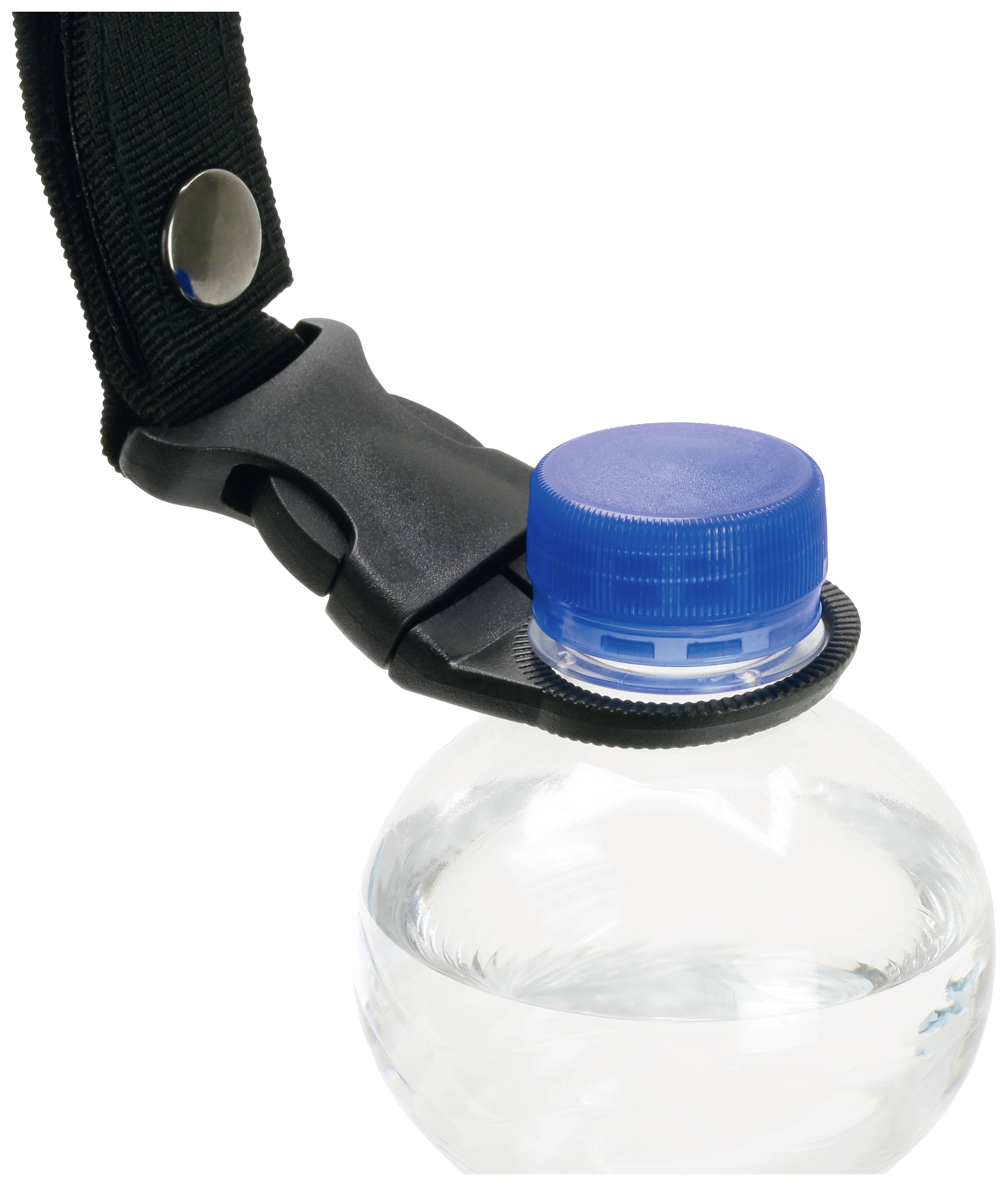 Plastikflasche mit blauem Deckel, befestigt an einer schwarzen Halterung mit Druckknopf und Clip, hält die Flasche sicher.