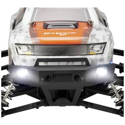 Ein ferngesteuertes Auto mit orange-weißem Design. Sichtbar sind die Vorderseite mit Scheinwerfern und Stoßdämpfern.