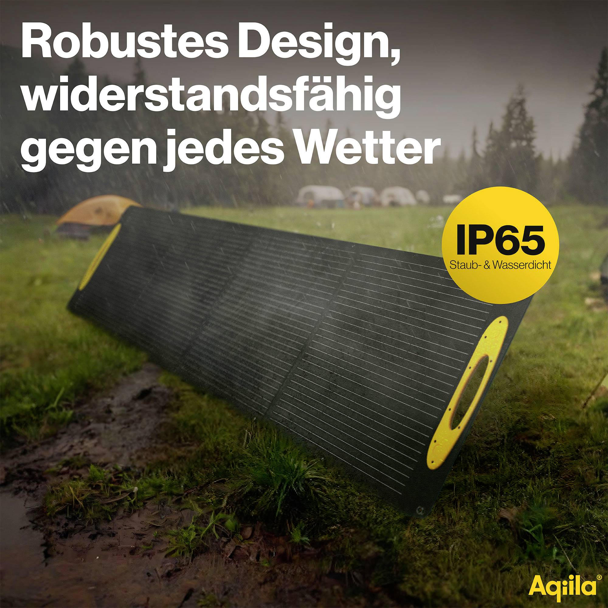 'Robustes Design, widerstandsfähig gegen jedes Wetter. IP65 staub- und wasserdicht.' Solarzelle auf nassem Boden in einem Campingplatz.