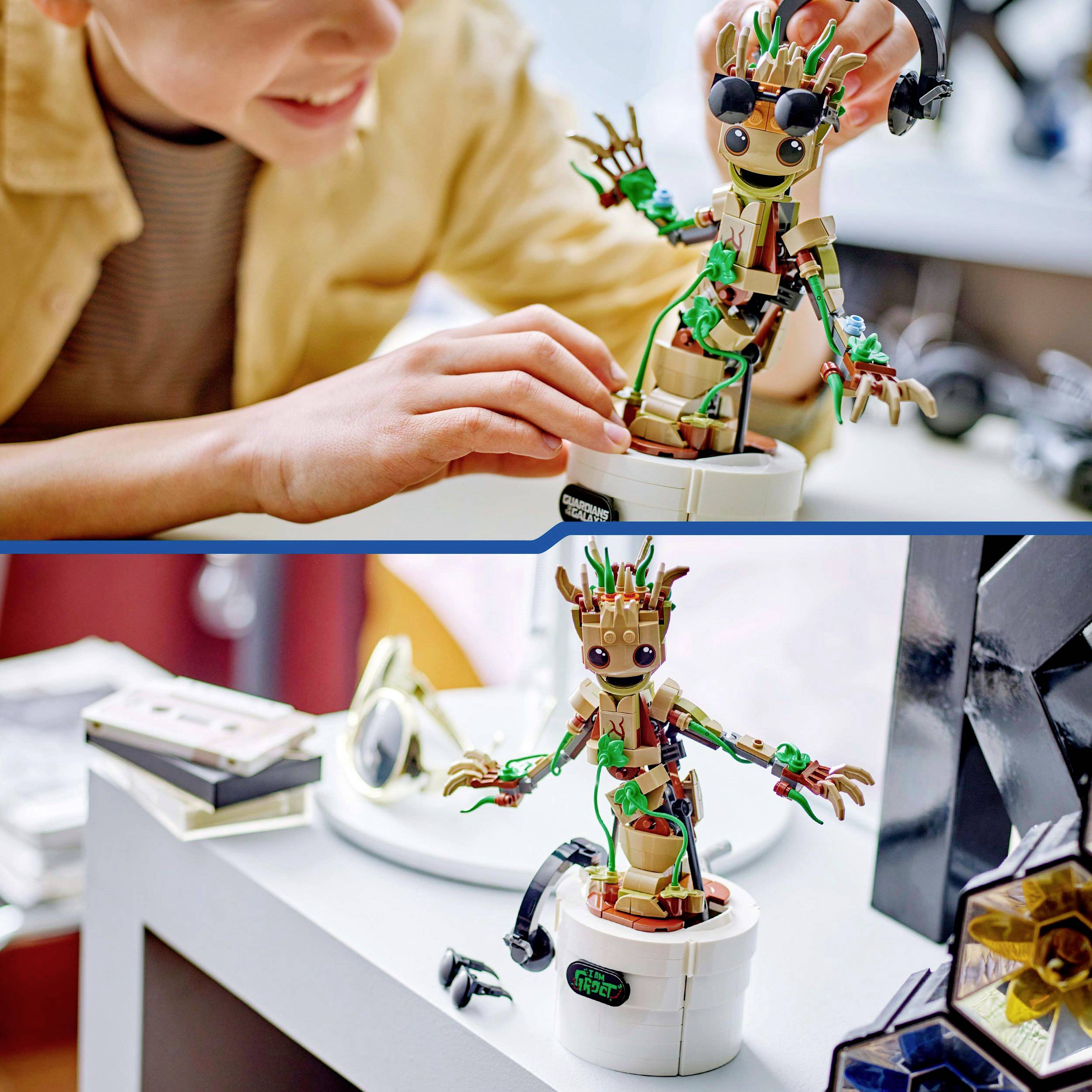 Ein Kind spielt mit einer kleinen, beweglichen Figur in Pflanzenform mit einer Sonnenbrille und Kopfhörern, auf einem Tisch platziert.