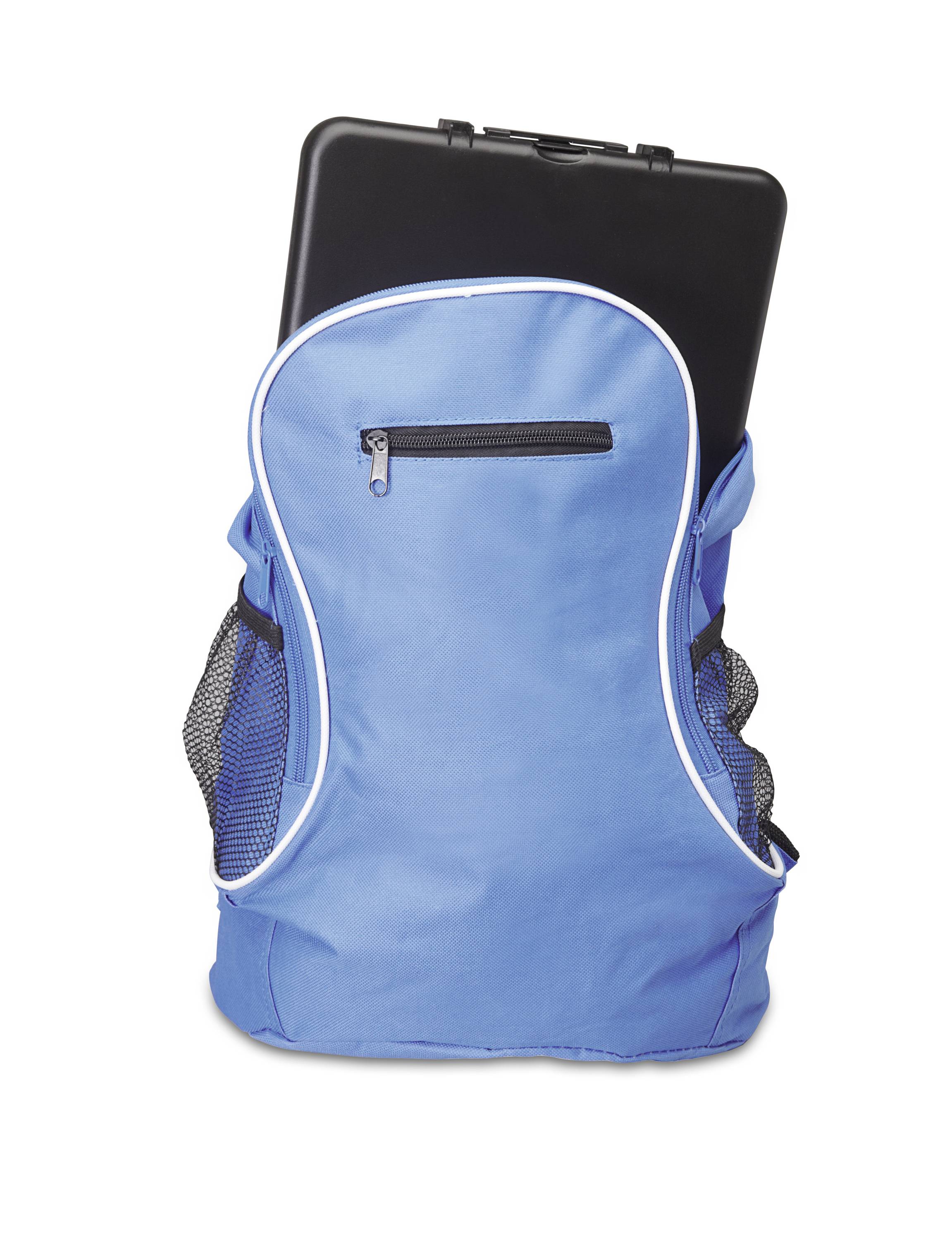 Ein blauer Rucksack mit Seitentaschen. Ein schwarzer Laptop ragt aus dem Hauptfach heraus.