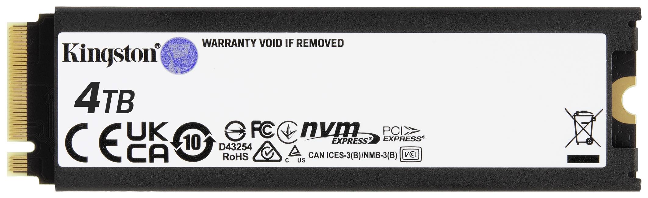 Ein Kingston 4TB SSD-Speicher im M.2-Format mit verschiedenen Zertifizierungen und Warnhinweis 'WARRANTY VOID IF REMOVED'.
