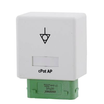 Weiße Kunststoffabdeckung mit Symbol und Text 'cPot AP', montiert auf einem grünen Sockel. Elektronisches Bauteil für Infrastruktur.