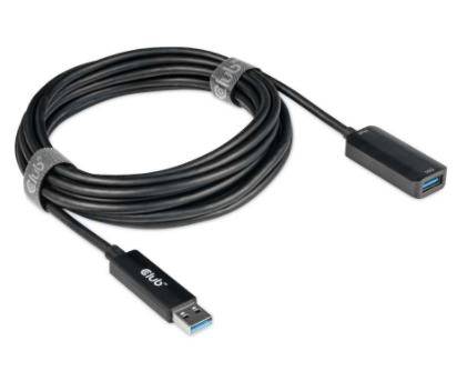 Ein langes schwarzes USB-Verlängerungskabel mit Stecker und Buchse, das für die Übertragung von Daten zwischen Geräten genutzt wird.