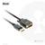 Ein DisplayPort-zu-VGA-Kabeladapter mit schwarzem Kabel und Steckern. Anschlüsse an beiden Enden. Text auf dem Stecker: 'Club'.