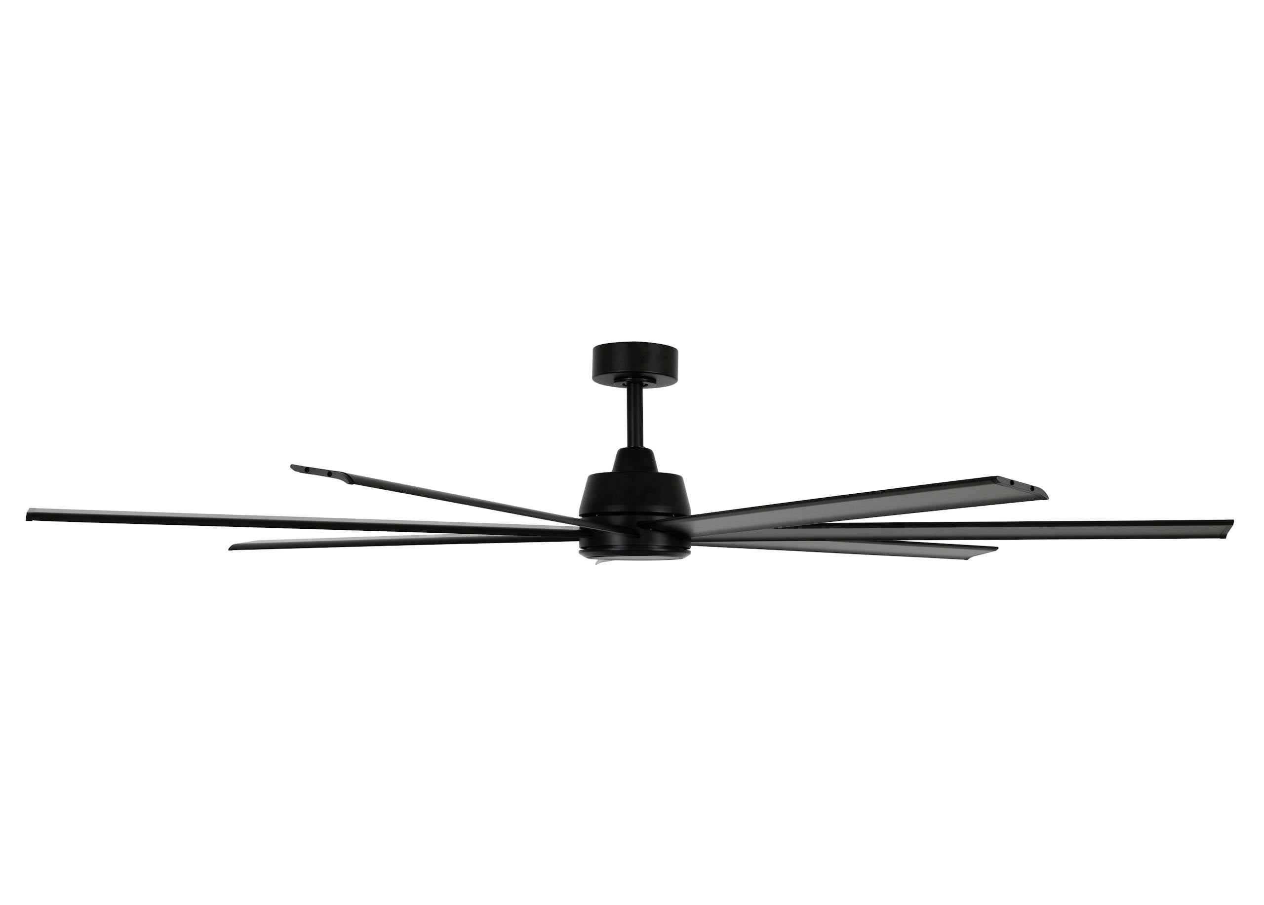 Ein großer, schwarzer Deckenventilator mit acht langen Flügeln, montiert an einer kurzen Stange, zur Kühlung von großen Räumen.