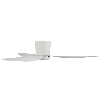 Ein moderner, weißer Deckenventilator mit drei asymmetrischen Flügeln, die sich von einer zentralen, zylindrischen Basis aus erstrecken.