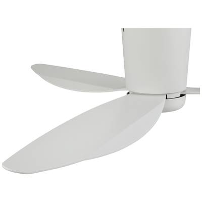 Ein weißer Deckenventilator mit drei breiten, flachen Flügeln.