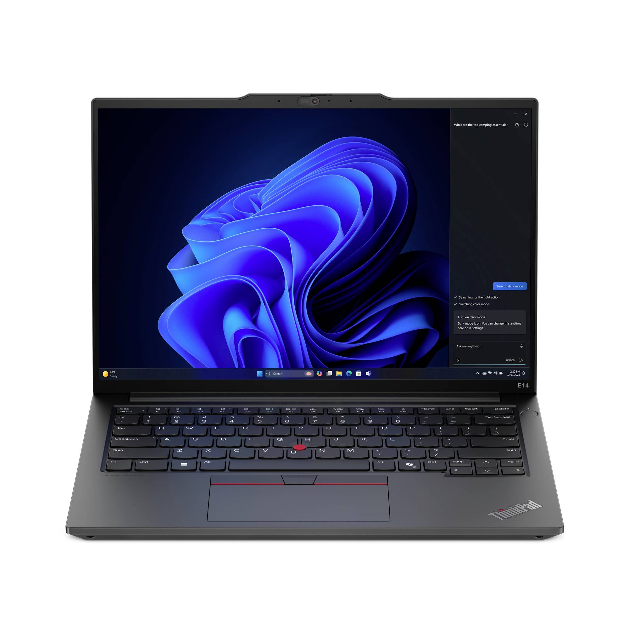 Ein geöffneter Laptop mit Windows-Bildschirmhintergrund. Der Bildschirm zeigt das Windows-Startmenü. Der Laptop hat eine schwarze Tastatur.