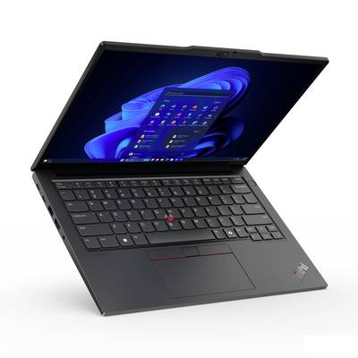 Laptop mit geöffnetem Bildschirm, auf dem Windows-Desktop angezeigt wird. Tastatur und Touchpad sind sichtbar.