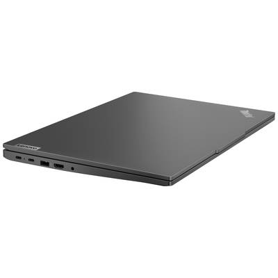 Ein geschlossenes, schwarzes Laptop von der Seite, zeigt Anschlüsse wie USB und HDMI an der linken Kante.