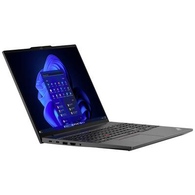 Ein moderner Laptop ist geöffnet und zeigt den Windows-Startbildschirm. Er hat eine schlanke, schwarze Bauweise mit einer QWERTZ-Tastatur.