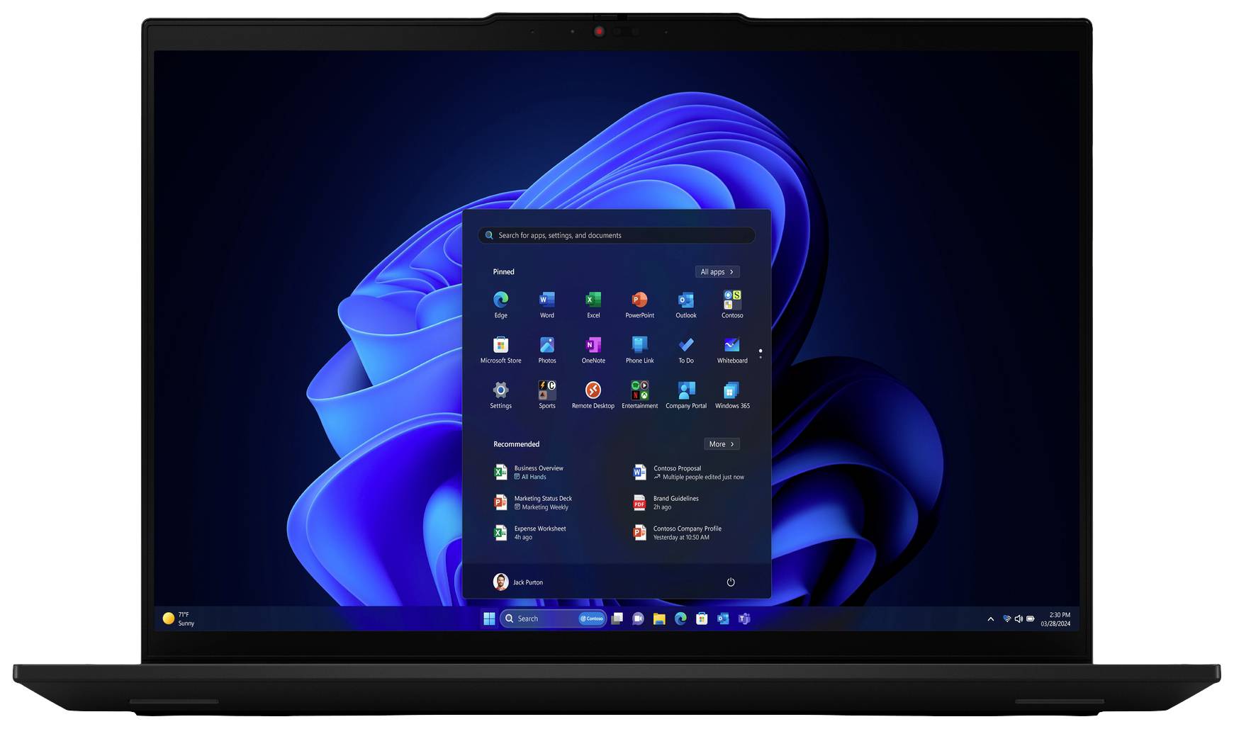 Ein Laptopbildschirm zeigt die Startseite von Windows 11 mit dem Startmenü in der Mitte, das verschiedene Anwendungen anzeigt.