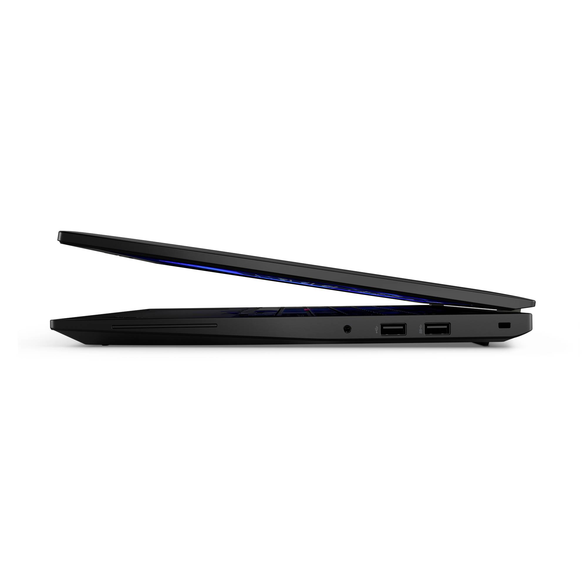 Ein teilweise geschlossener Laptop von der Seite gesehen, mit zwei USB-Anschlüssen sichtbar. Schwarzes, schlankes Design.