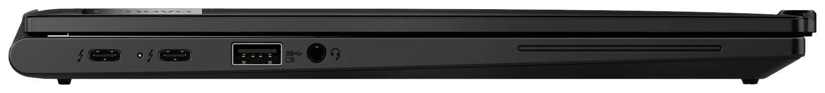 Seitenansicht eines geschlossenen schwarzen Laptops mit sichtbaren Anschlüssen: zwei USB-C-, ein USB-A- und ein Audioanschluss.