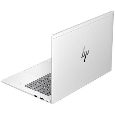 Ein silberner Laptop mit leicht geöffnetem Deckel, der das HP-Logo zeigt. Links sind USB-Anschlüsse sichtbar.