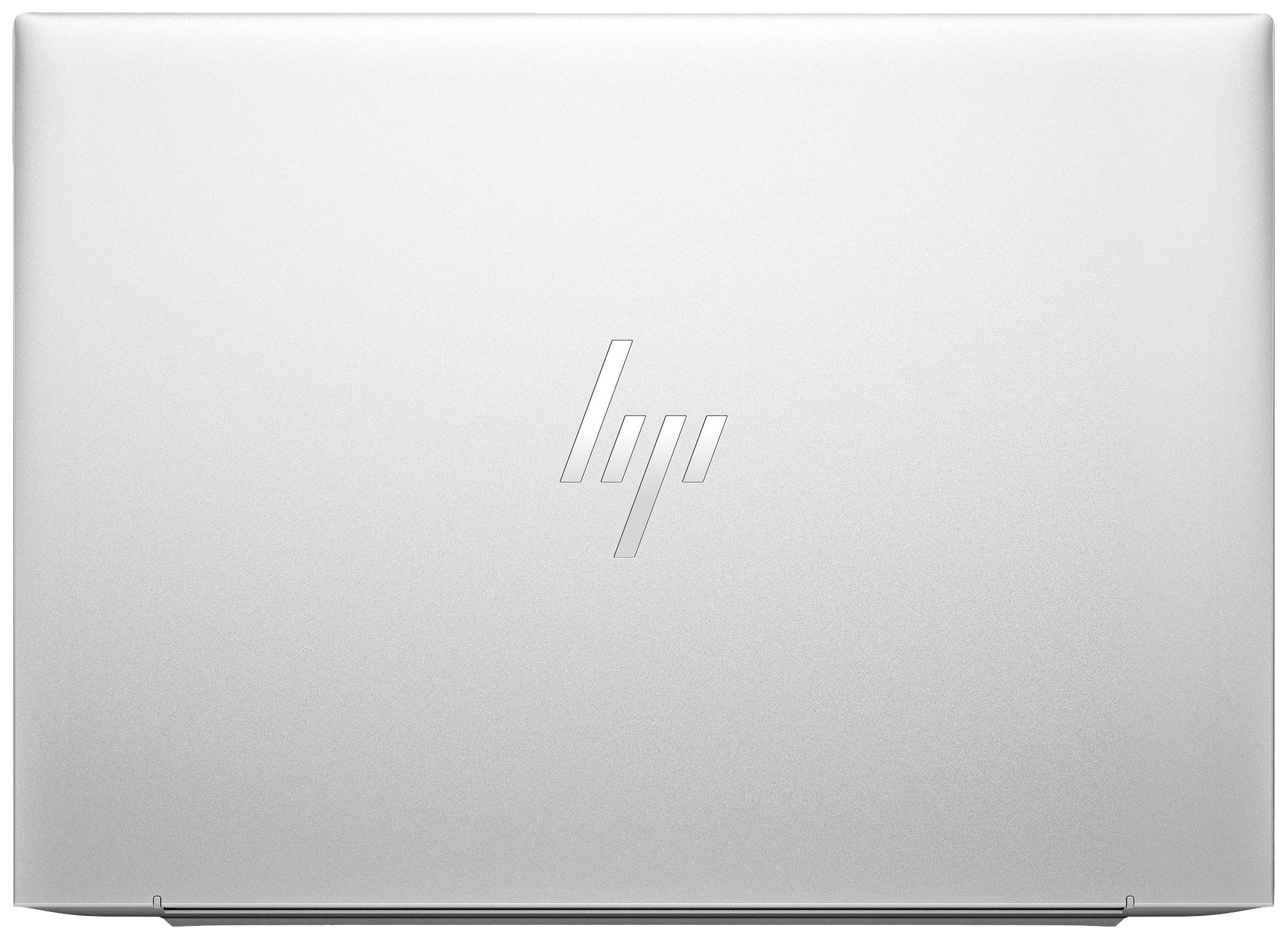 Ein silberner Laptopdeckel mit dem eingeprägten Logo eines Elektronikunternehmens, auf einem neutralen Hintergrund gezeigt.