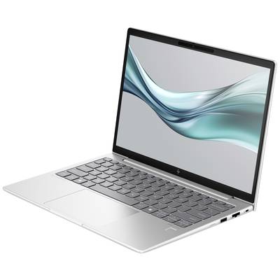 Silberner Laptop mit geöffnetem Deckel, zeigt Tastatur und Bildschirm mit abstraktem blauem Muster. Enthält mehrere Anschlüsse an der Seite.