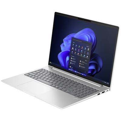 Silberner Laptop mit geöffnetem Bildschirm, auf dem Windows 11 angezeigt wird. Das Startmenü mit Icons ist sichtbar.