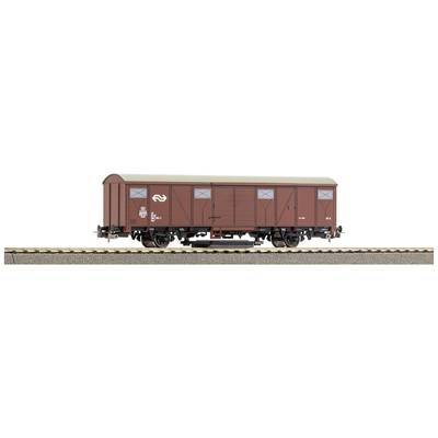 Ein roter Güterwagen auf einem Gleis. Der Wagen ist mit dem Logo der niederländischen Eisenbahn markiert und hat geschlossene Türen.