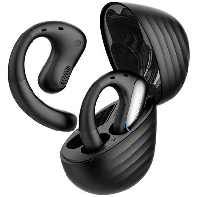 Schwarze kabellose Ohrhörer in einem geöffneten Ladecase. Ergonomisches Design für sicheren Sitz um das Ohr.