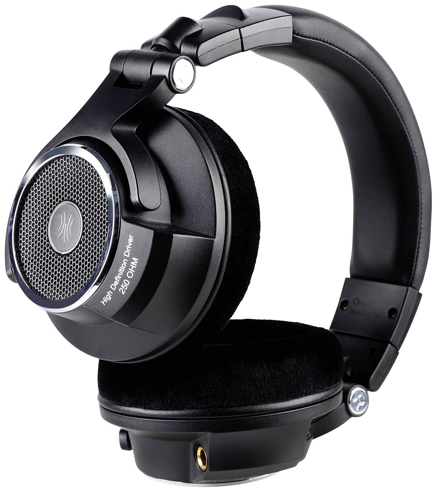 Schwarze Over-Ear-Kopfhörer mit gepolsterten Ohrmuscheln und einem silbernen Logo auf den Seiten, geeignet für Audioliebhaber.