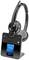 Ein modernes kabelloses Headset mit Display und Bedienelementen an der Basisstation, geeignet für Büroanwendungen und Kommunikation.