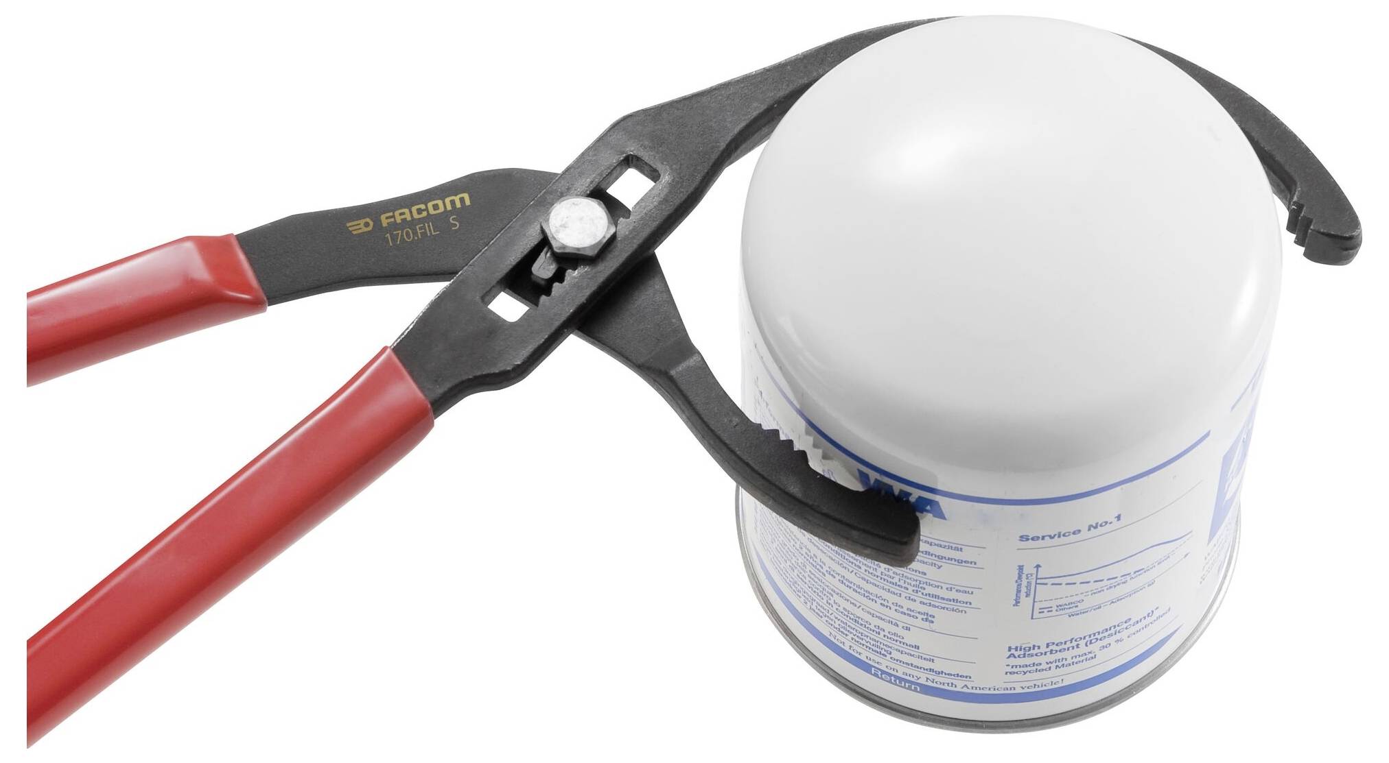 Eine rote Ölfilterschlüsselzange greift einen weißen Ölfilter, um ihn zu lösen.