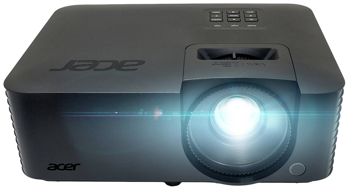 Ein schwarzer Acer-Projektor mit leuchtendem Objektiv, bereit für eine Projektion. Oben sind Tasten zur Steuerung.