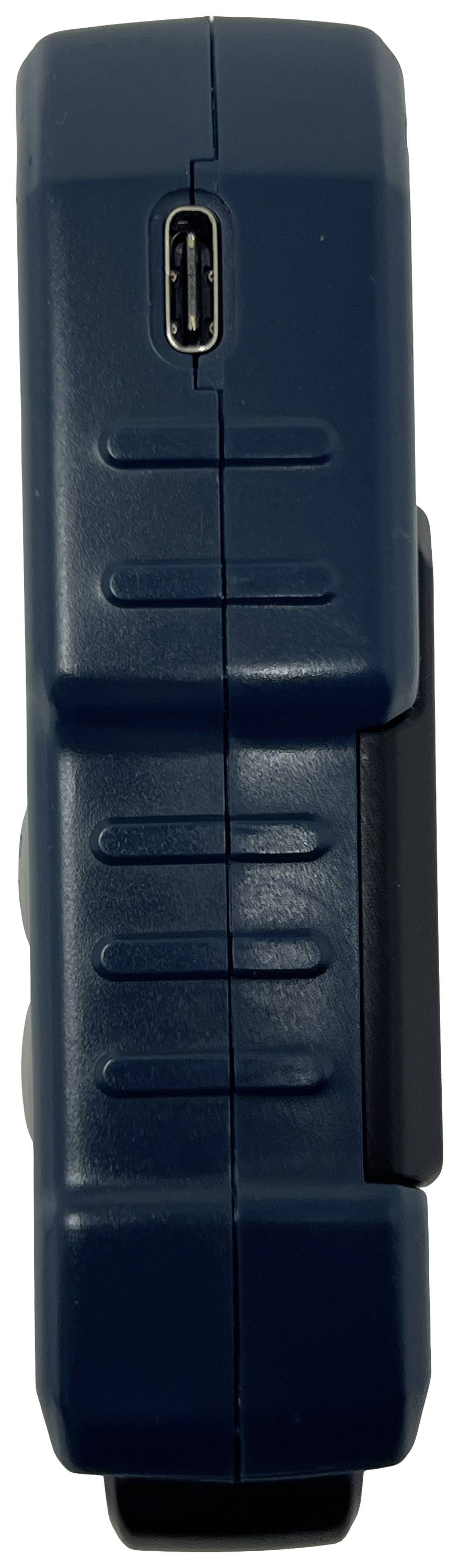 Ein tragbares elektronisches Gerät in Dunkelblau mit einer USB-C-Anschluss oben und strukturierten Griffbereichen seitlich.