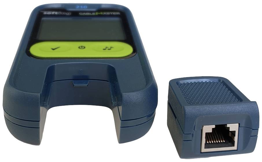 Ein blauer Kabeltester mit einem abnehmbaren Adapter daneben. Der Tester hat grüne Bedientasten und ein Display.