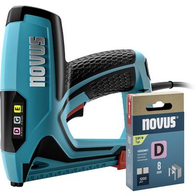 Blauer Elektrotacker von Novus mit ergonomischem Griff, daneben eine Schachtel Klammern.