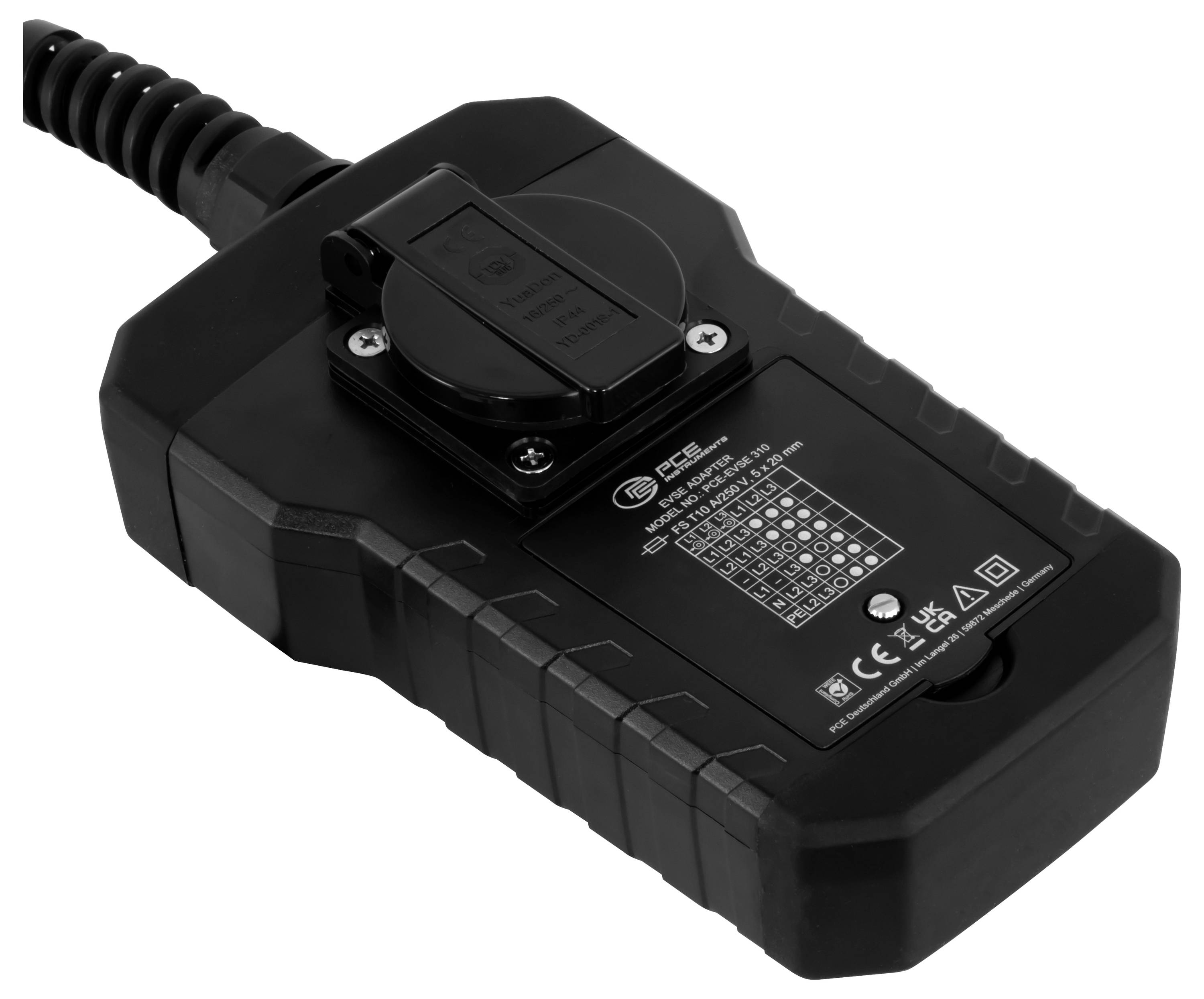 Schwarzes robustes tragbares Elektrogerät mit geripptem Kabel, wahrscheinlich ein Elektrowerkzeug oder eine Steuereinheit, auf weißem Hintergrund dargestellt.