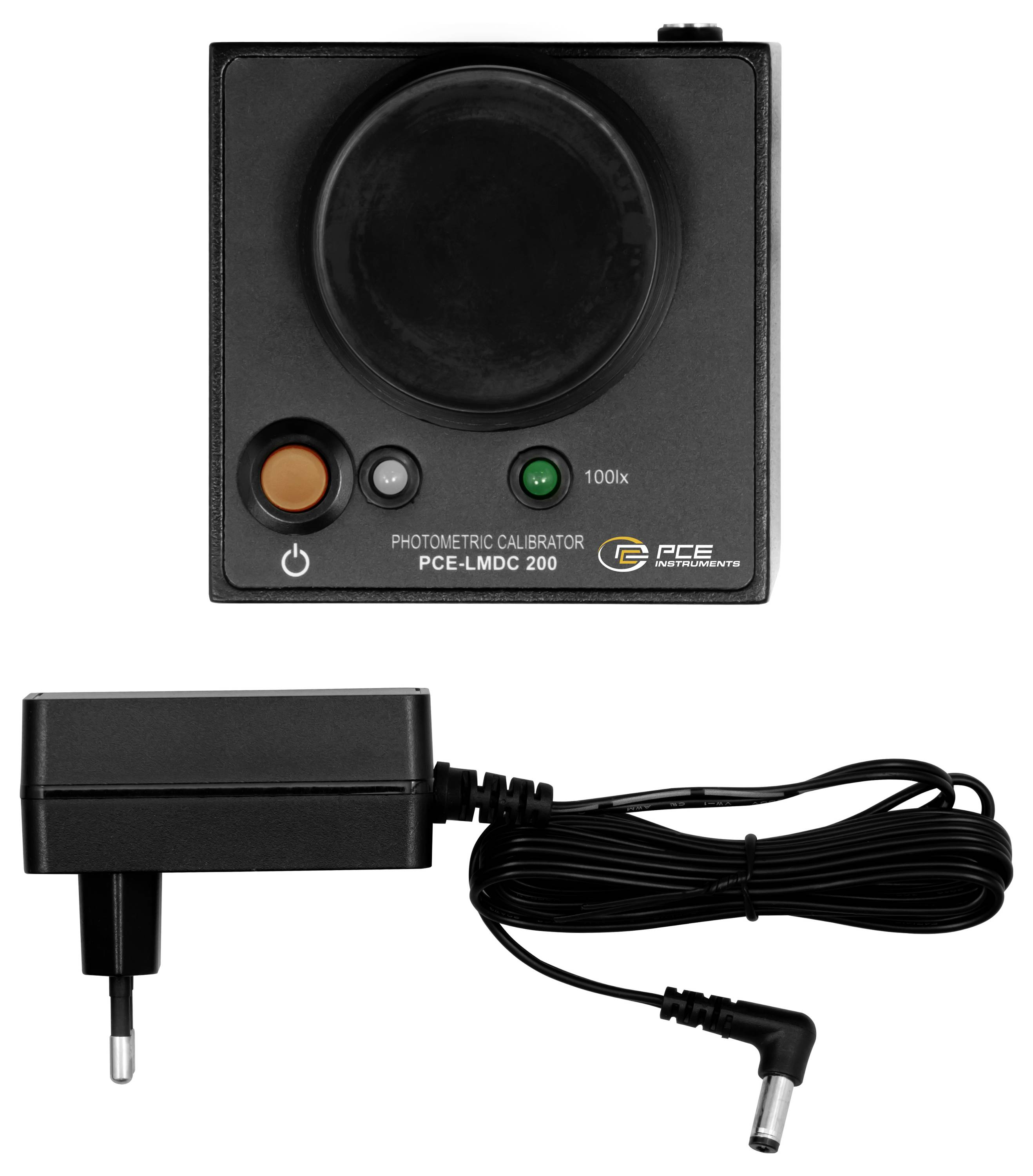 Photometrischer Kalibrierblock PCE-LMDC 200 mit Kreissensor und drei Tasten, dargestellt mit seinem Netzteil und Kabel.