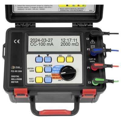 Tragbares digitales Milliohm-Messgerät mit LCD-Anzeige, die Datum, Uhrzeit, Teststrom 100 mA und Widerstand 2000 mΩ anzeigt; farbcodierte Messleitungen verbunden.