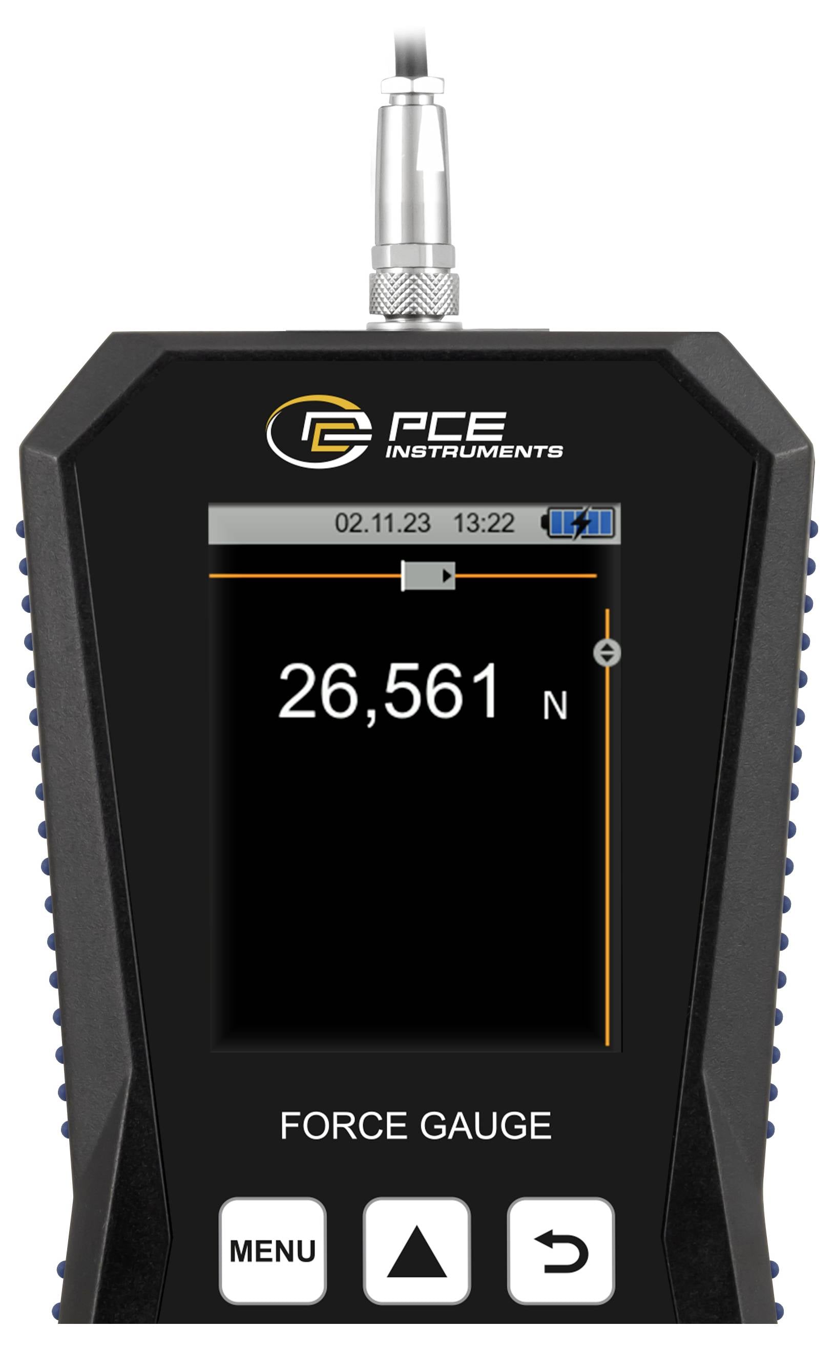 PCE Instruments digitales Kraftmessgerät mit einer gemessenen Kraft von 26.561 N auf seinem Display.