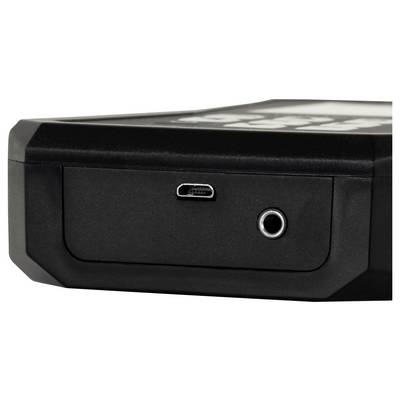 Nahaufnahme einer schwarzen elektronischen Gerätefrontplatte mit einem USB-C-Anschluss und einer runden 3,5-mm-Audiobuchse.