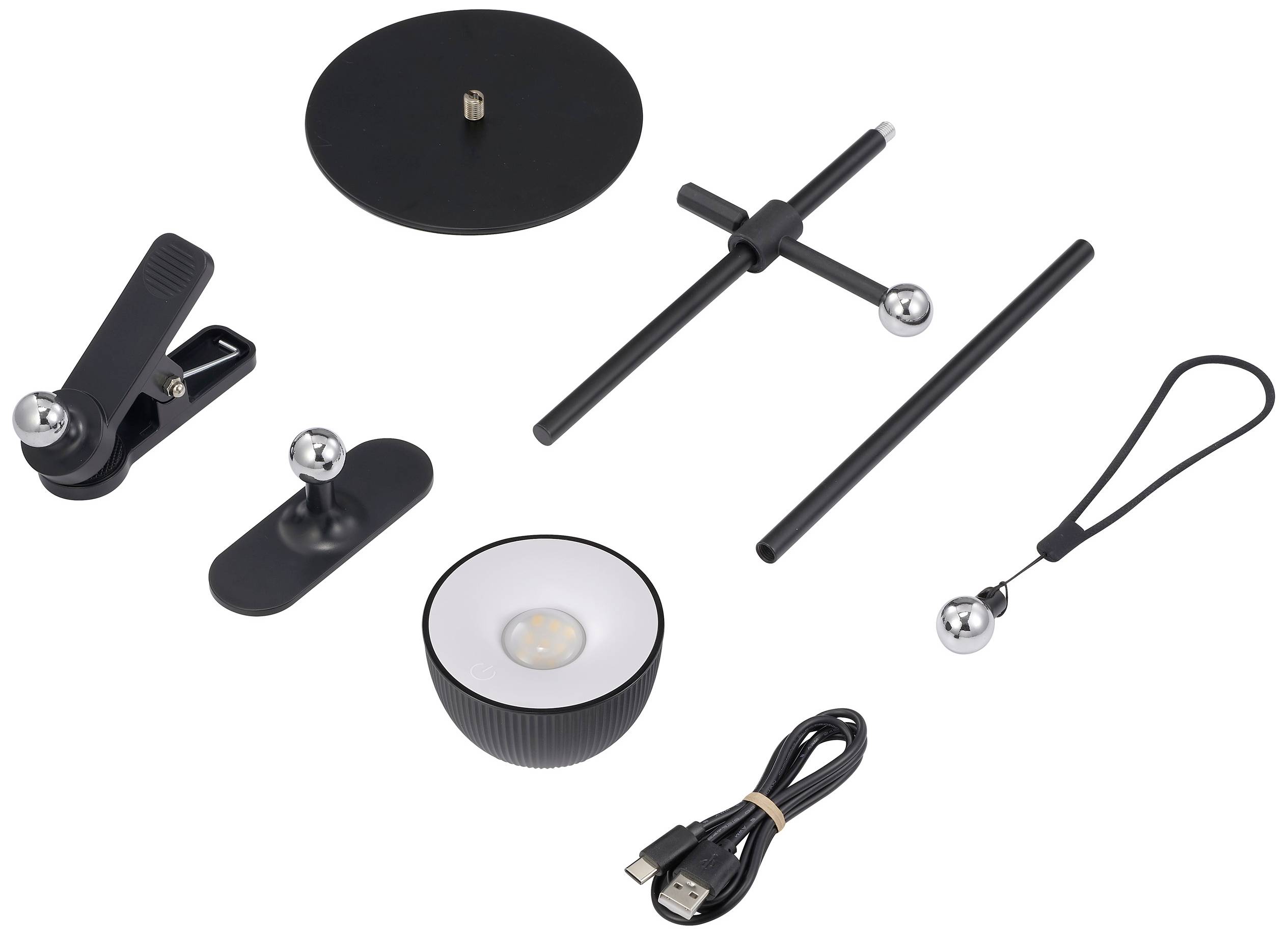 Ein Set aus schwarzem Fotostudiozubehör, einschließlich einer runden Lampe, USB-Kabel, Klemmen, Stangen und Halterungen.