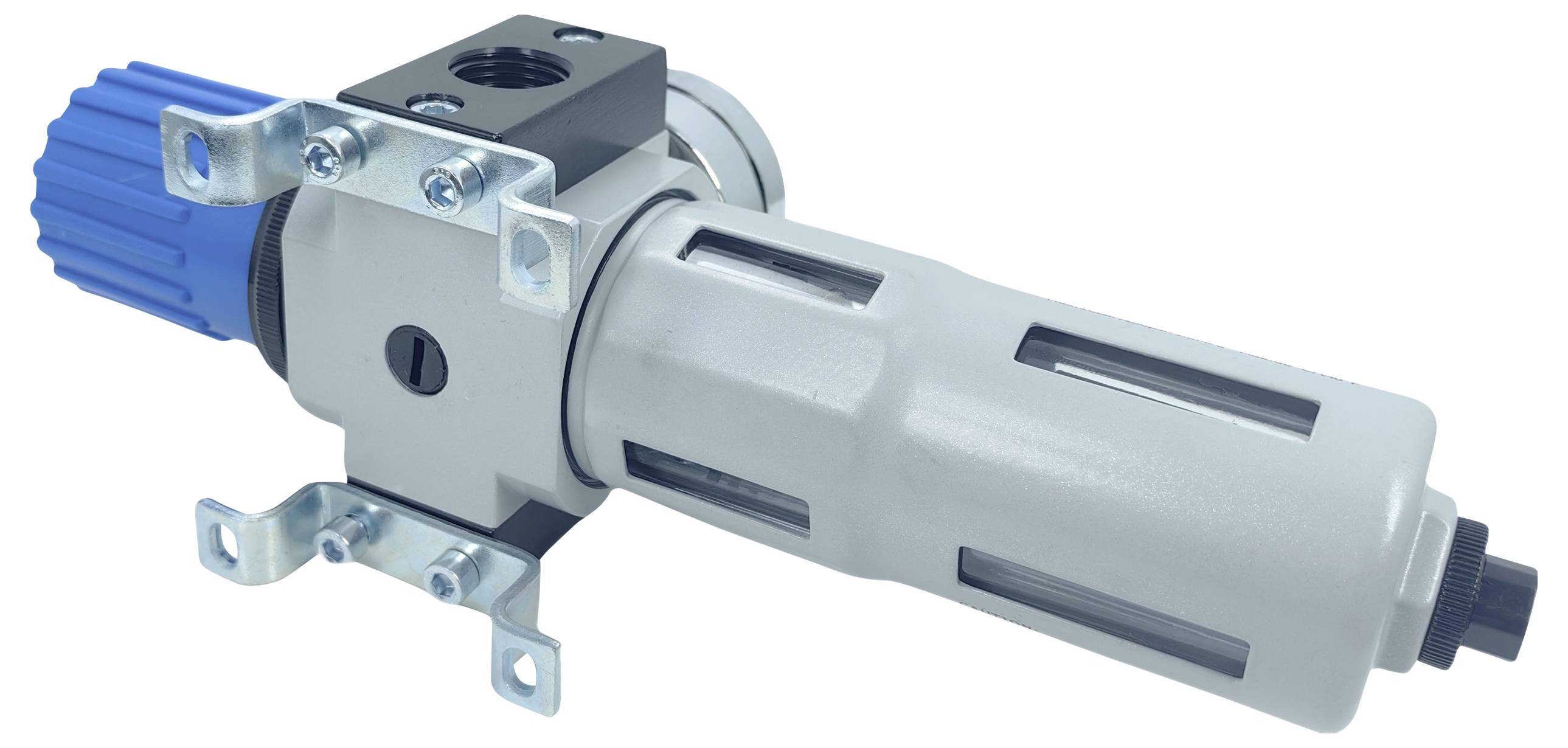 Ein pneumatischer Filterregler mit blauem Drehknopf und grauem Gehäuse, montiert auf einer Metallhalterung.