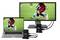 Laptop und Monitor zeigen ein Fußballspiel mit identischem Bild. Geräte sind mit einem HDMI-Splitter verbunden.