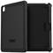 Eine robuste schwarze iPad-Hülle von OtterBox mit einem integrierten Ständer und verstärkten Ecken, ideal für Schutz und Stabilität.