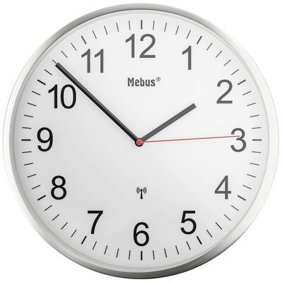Analoge Wanduhr zeigt 10:09 Uhr. Weiße Ziffernblätter mit schwarzen Zahlen und Zeigern, roter Sekundenzeiger. Markennamen 'Mebus'.