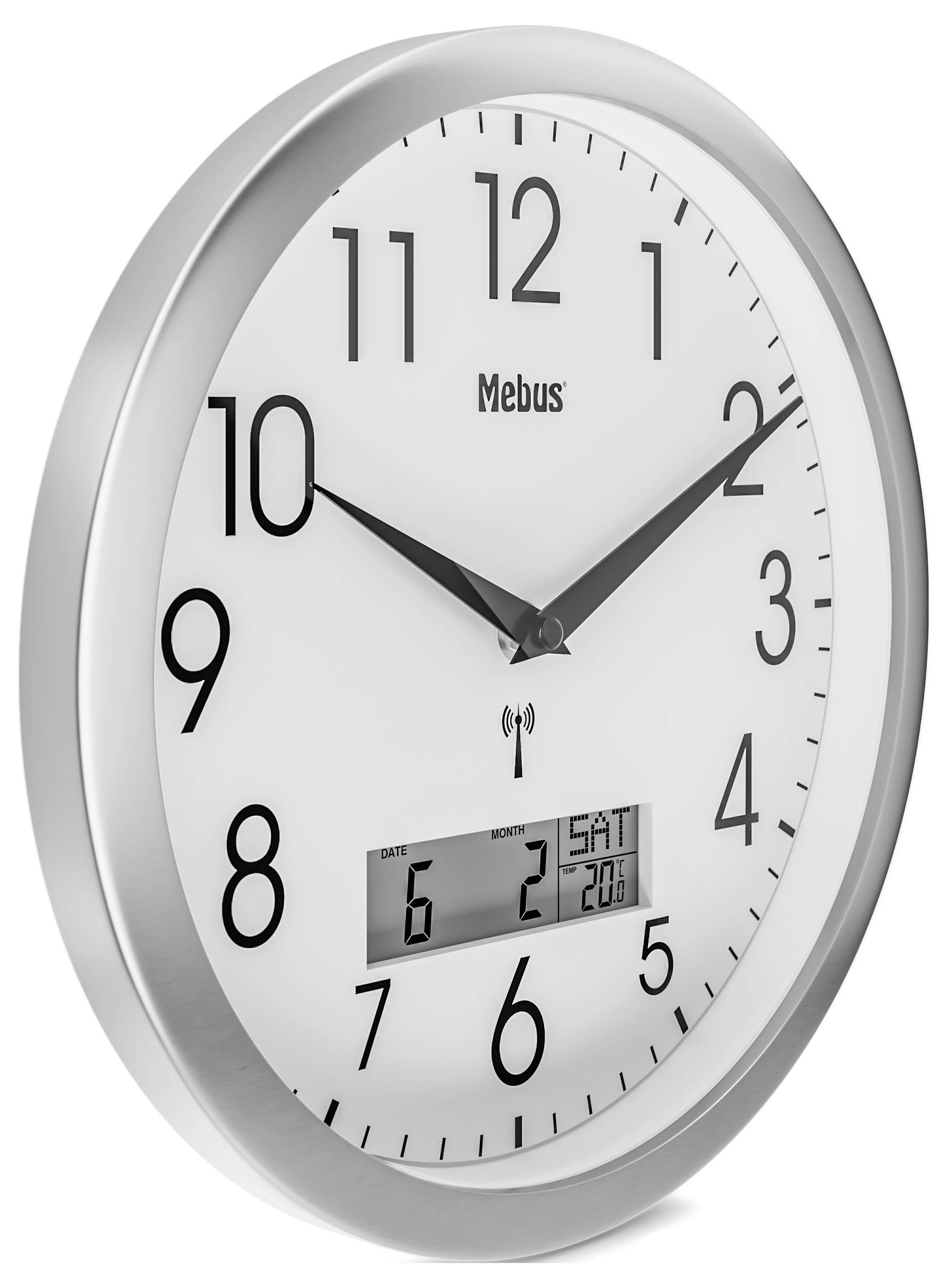 Analoge Wanduhr mit silbernem Rahmen, weißen Zifferblatt und schwarzen Ziffern. Digitalanzeige zeigt '6-2 SAT 20'.
