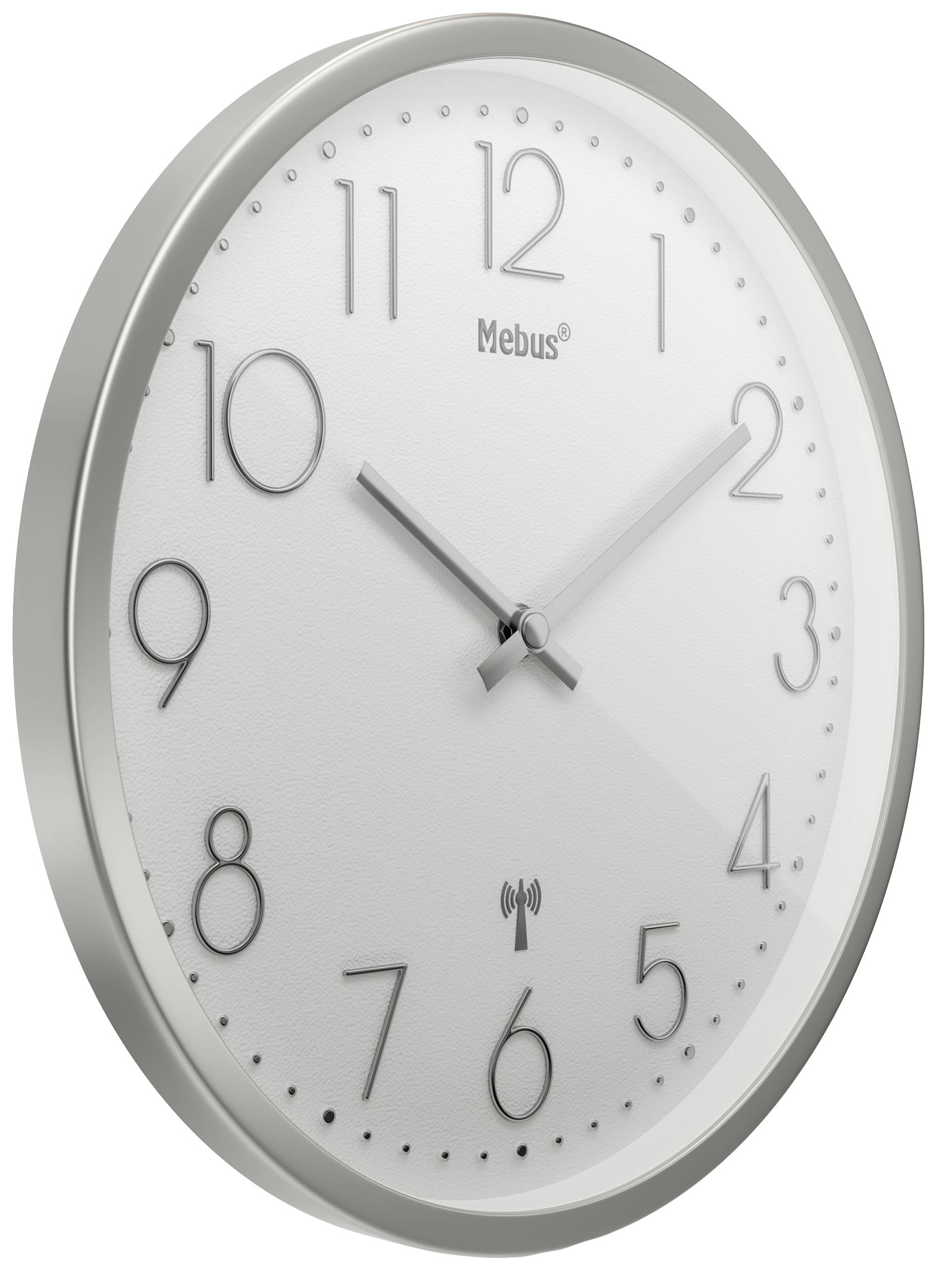 Eine silberne analoge Wanduhr mit weißen Ziffern und silbernen Zeigern auf einem weißen Zifferblatt. Uhrzeit zeigt zehn nach zehn.