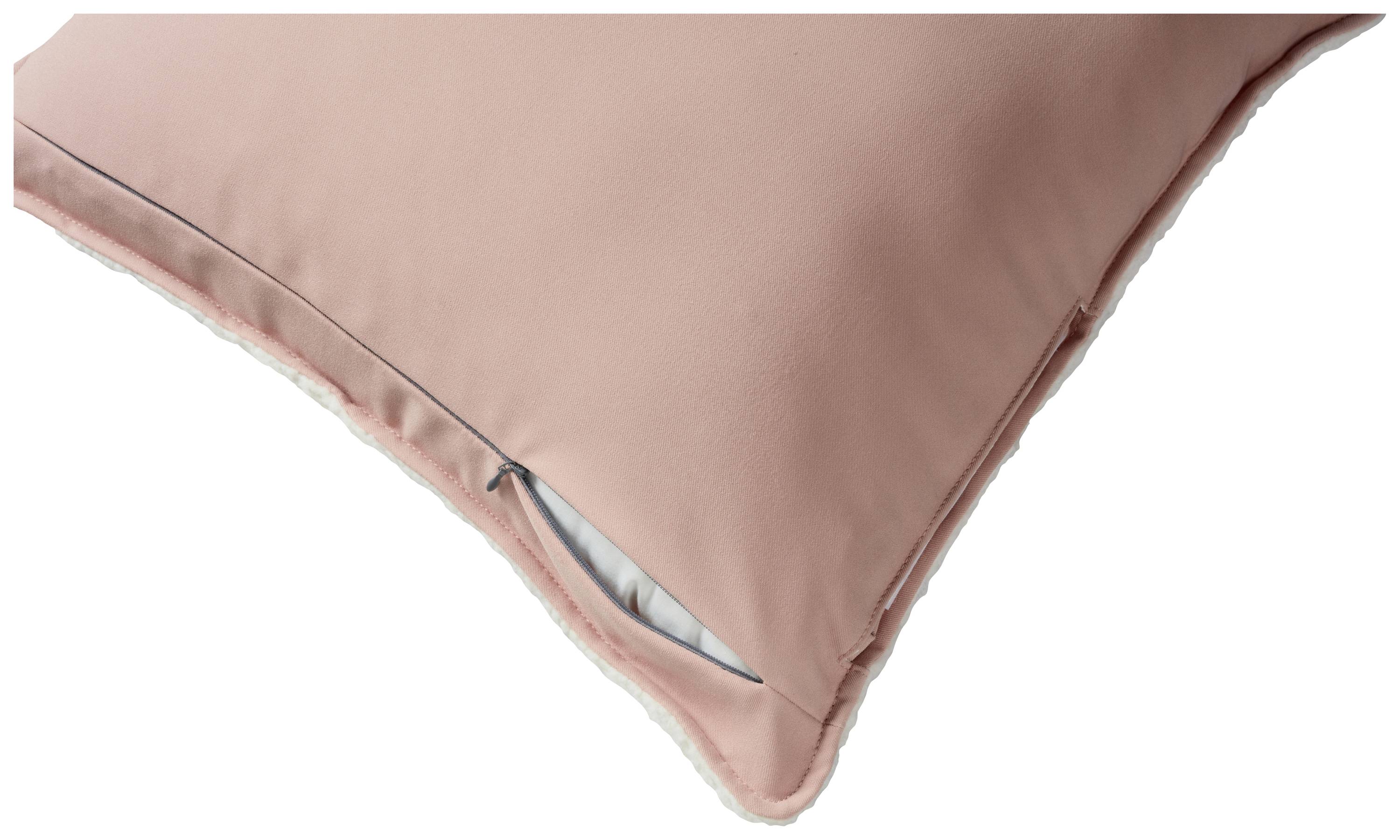 Ein rosa Kissenbezug mit einem seitlichen Reißverschluss, der geöffnet ist, zeigt das darunterliegende Innenfutter.