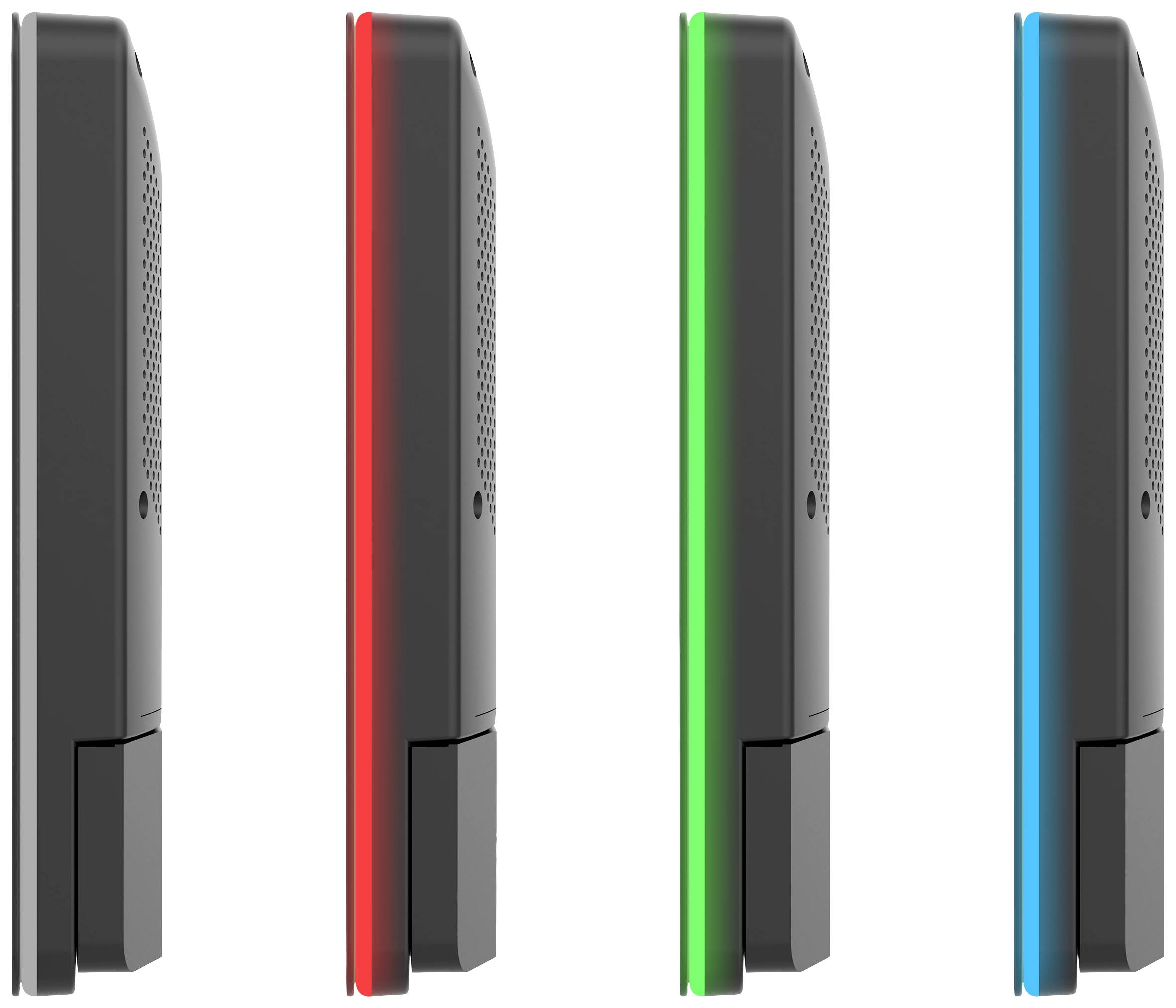 Vier vertikale Gerätestecker in grauer Farbe, jeweils mit einem leuchtenden Rand: rot, grün, blau, und ungültig. Sie stehen nebeneinander.