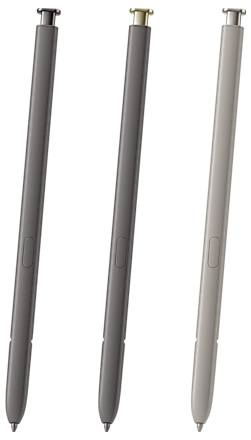 Drei Stylus-Stifte in verschiedenen Farben. Links ein dunkelgrauer, in der Mitte ein helleres Grau mit goldener Spitze, rechts ein beiger.